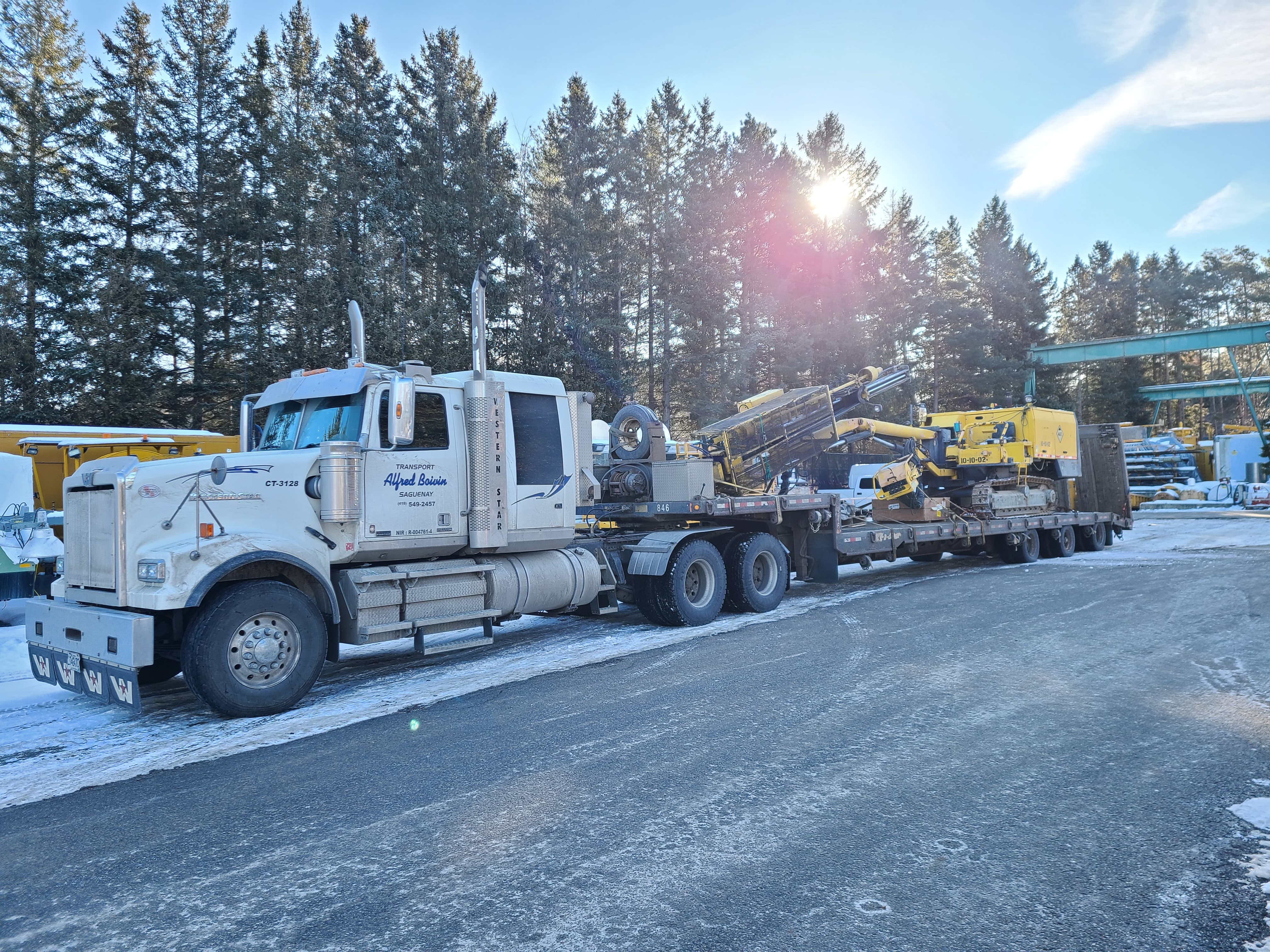 Convoi hors normes du Groupe Alfred Boivin sur la route